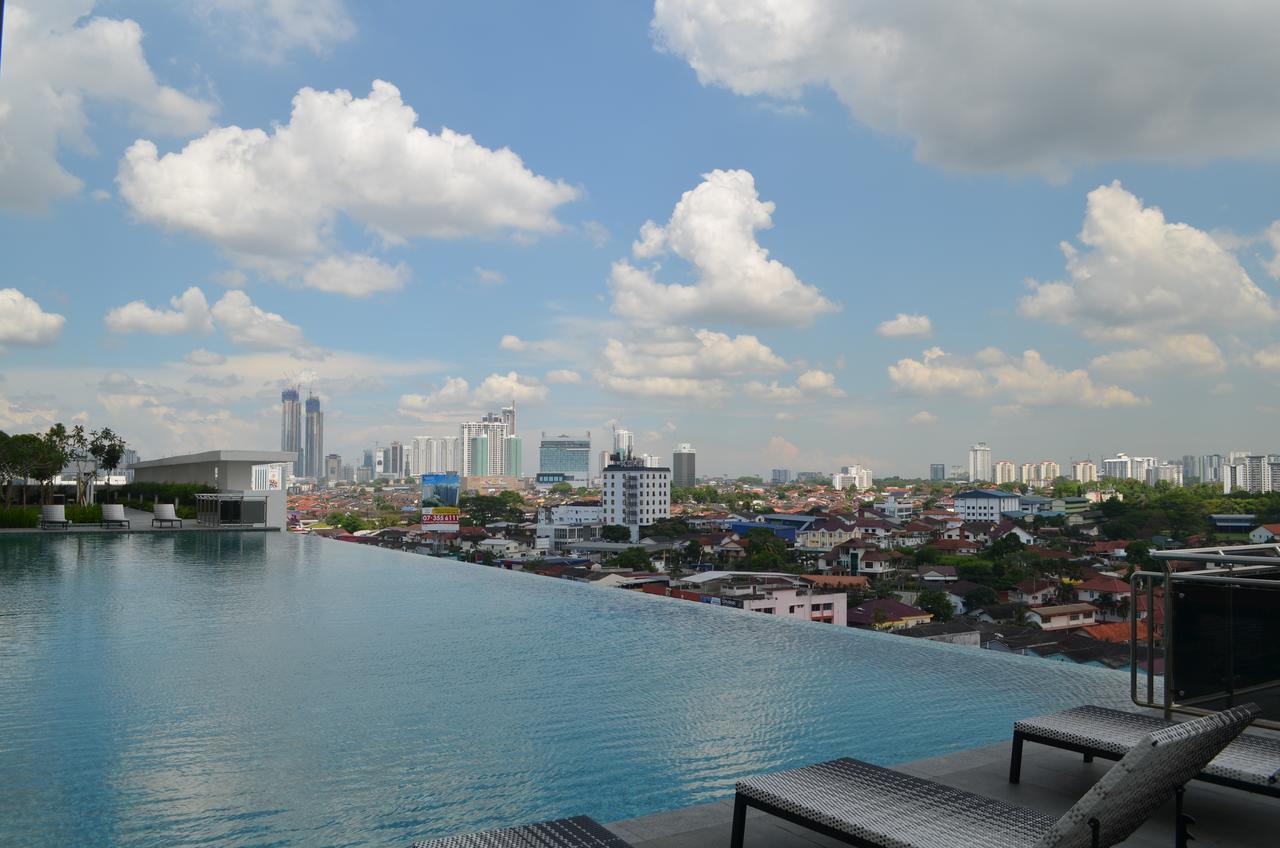 1 Tebrau Suites By Subhome Johor Bahru Esterno foto