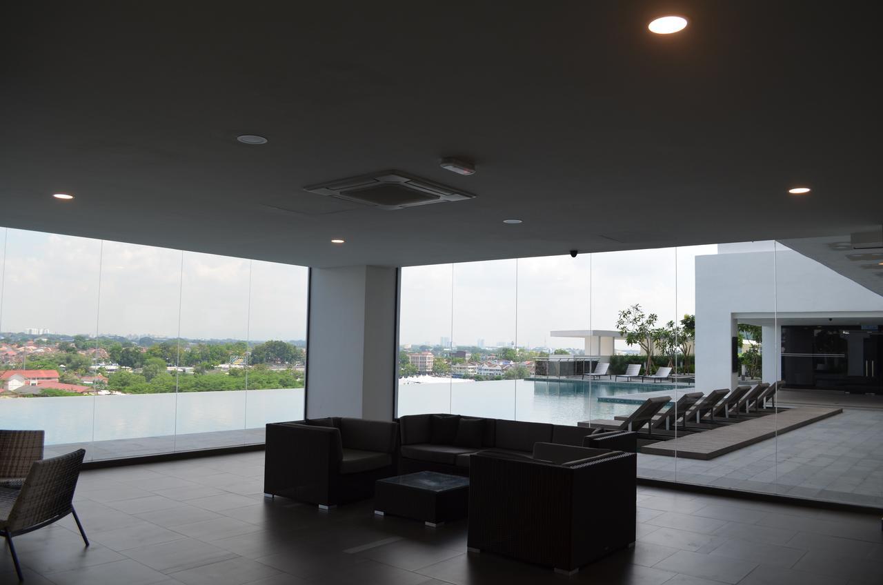 1 Tebrau Suites By Subhome Johor Bahru Esterno foto