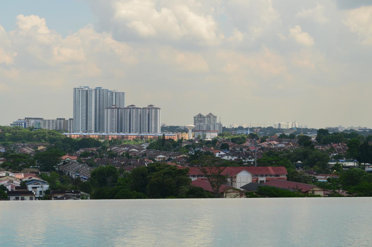 1 Tebrau Suites By Subhome Johor Bahru Esterno foto