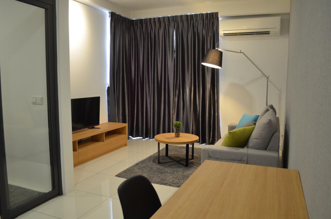 1 Tebrau Suites By Subhome Johor Bahru Esterno foto