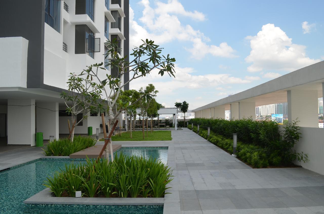 1 Tebrau Suites By Subhome Johor Bahru Esterno foto
