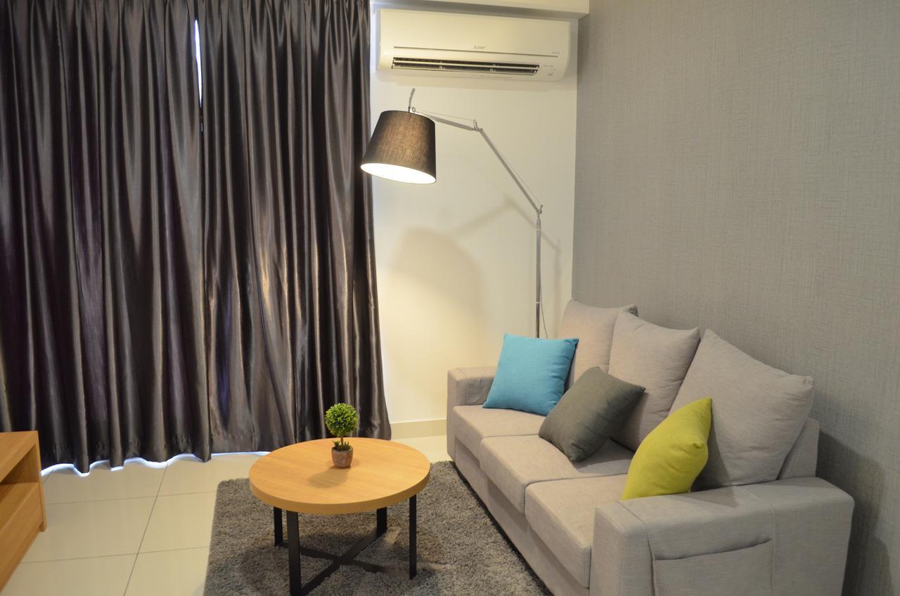 1 Tebrau Suites By Subhome Johor Bahru Esterno foto