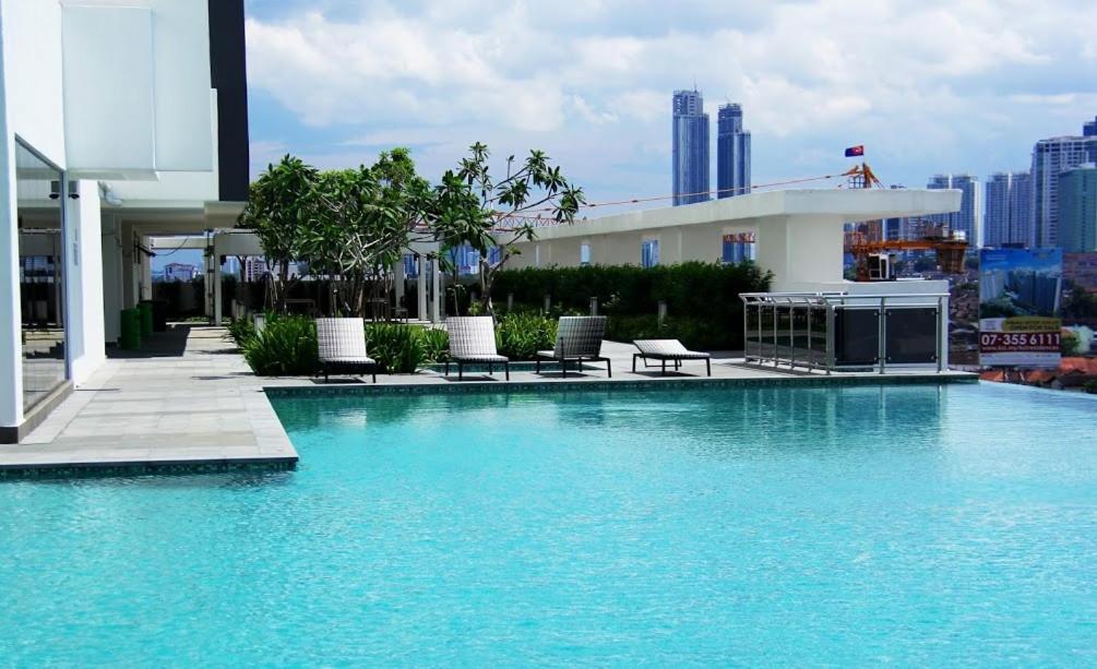 1 Tebrau Suites By Subhome Johor Bahru Esterno foto