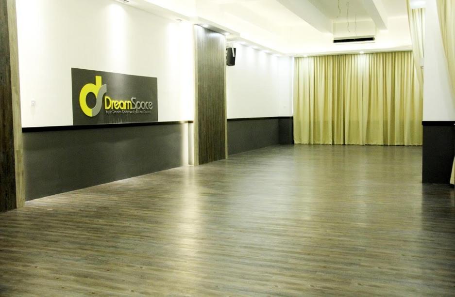 1 Tebrau Suites By Subhome Johor Bahru Esterno foto