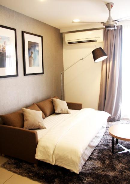 1 Tebrau Suites By Subhome Johor Bahru Esterno foto