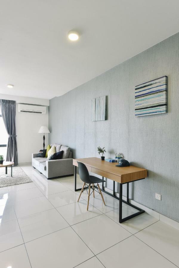 1 Tebrau Suites By Subhome Johor Bahru Esterno foto