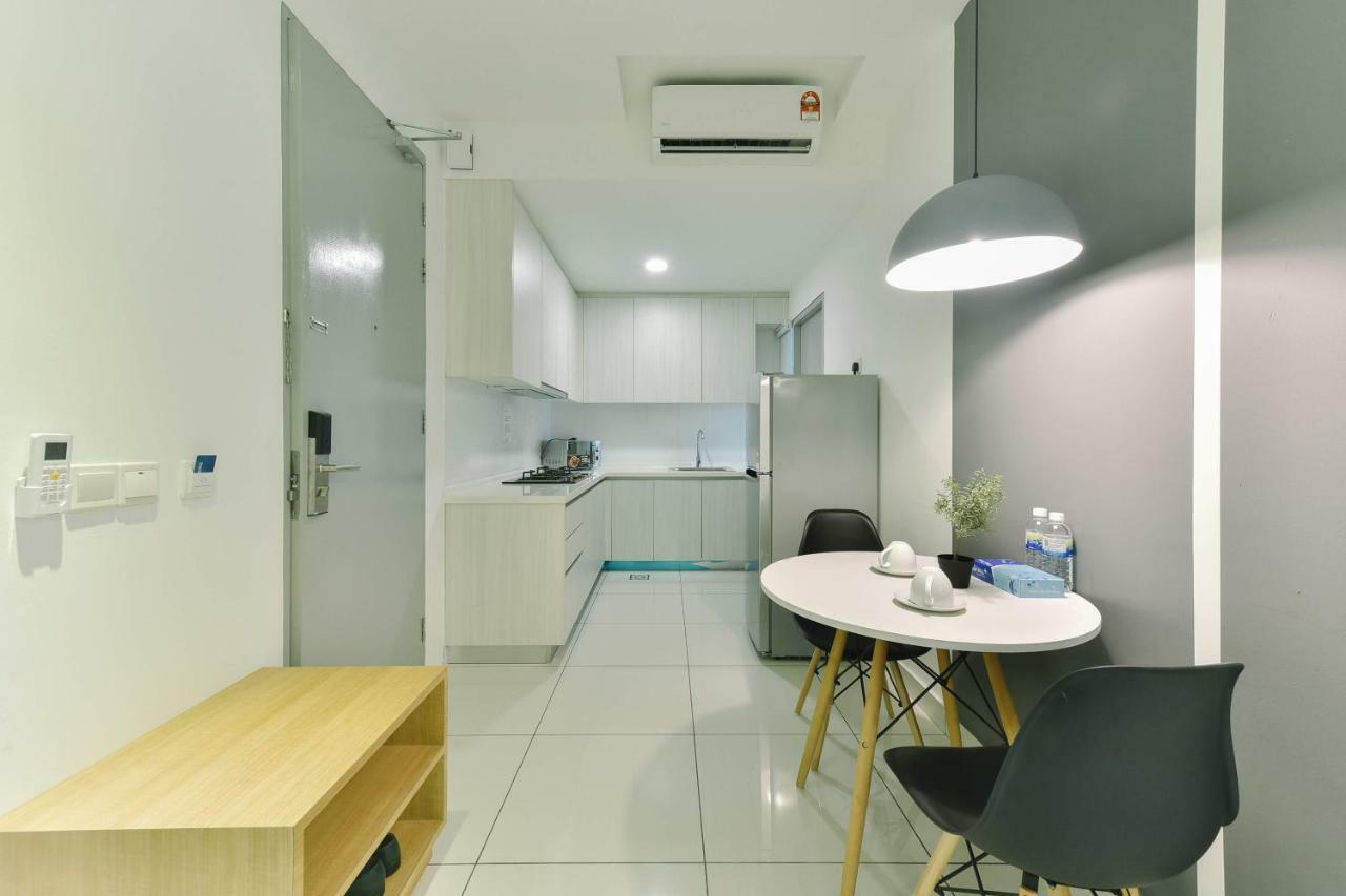 1 Tebrau Suites By Subhome Johor Bahru Esterno foto