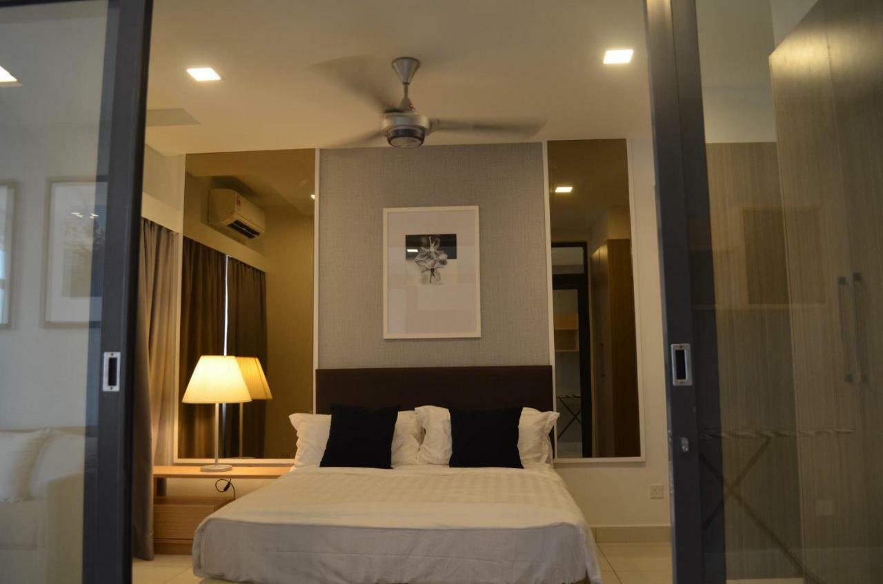 1 Tebrau Suites By Subhome Johor Bahru Esterno foto